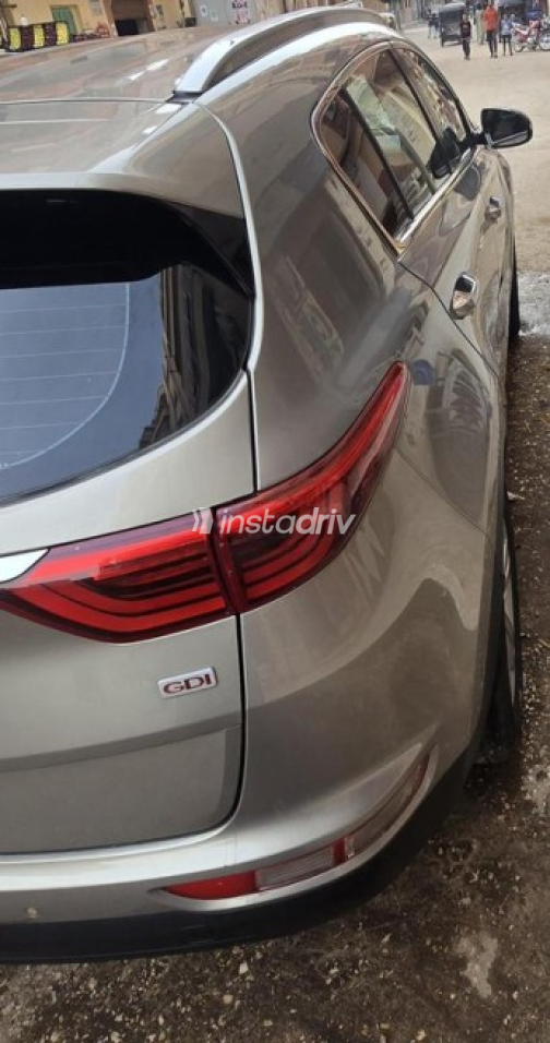 Kia Sportage 2017 Gold Automatic Used for Sale in Asyut - 3