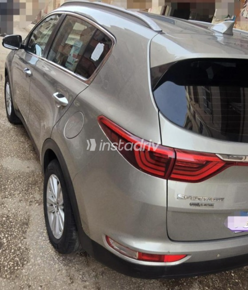 Kia Sportage 2017 Gold Automatic Used for Sale in Asyut - 4