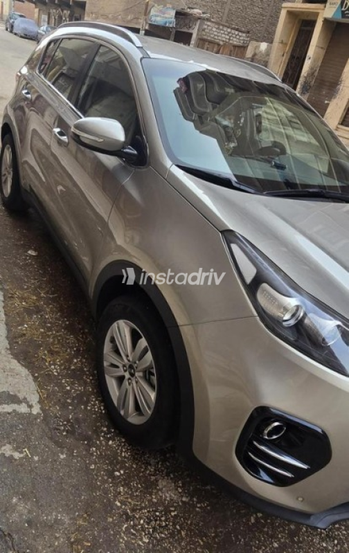 Kia Sportage 2017 Gold Automatic Used for Sale in Asyut - 8