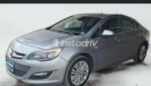 اوبل أسترا 2014 فضي أوتوماتيك مستعملة للبيع في مدينتى - 1