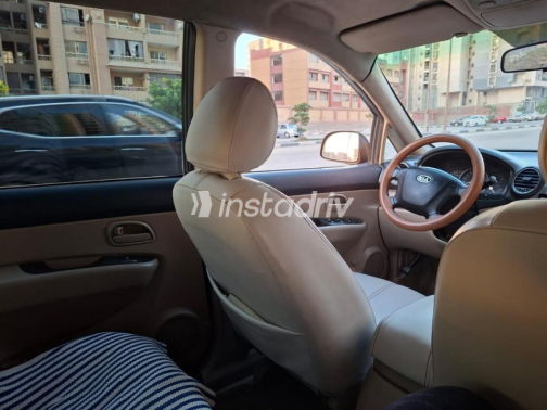 Kia Carens 2013 Brown Automatic Used for Sale in Nasr city - 9
