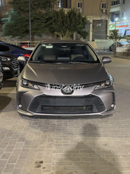 Toyota Corolla 2021 Silver Automatic Used for Sale in Nasr city - 1