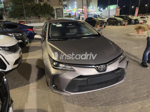 Toyota Corolla 2021 Silver Automatic Used for Sale in Nasr city - 2