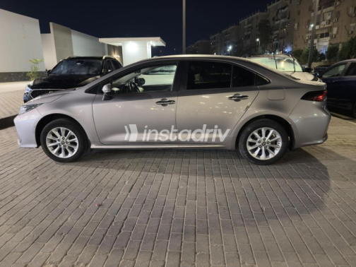 Toyota Corolla 2021 Silver Automatic Used for Sale in Nasr city - 3