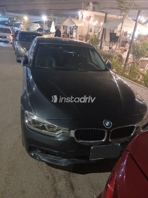 بي ام دبليو 318 2019 رمادي غامق أوتوماتيك مستعملة للبيع في القاهرة - 1