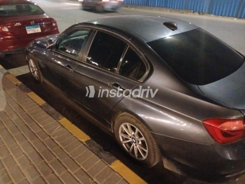 بي ام دبليو 318 2019 رمادي غامق أوتوماتيك مستعملة للبيع في القاهرة - 4