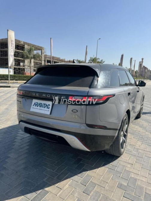 Land Rover Velar 2021 Gray Automatic Used for Sale in Sheikh Zayed City - 6