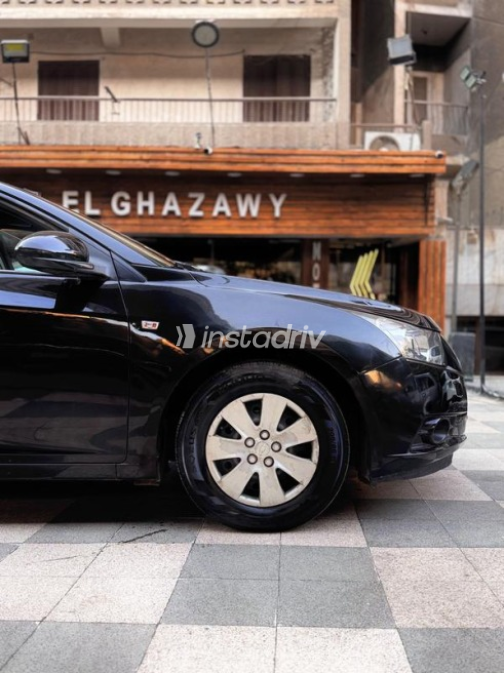 Chevrolet Cruze 2010 Black Automatic Used for Sale in Cairo - 4