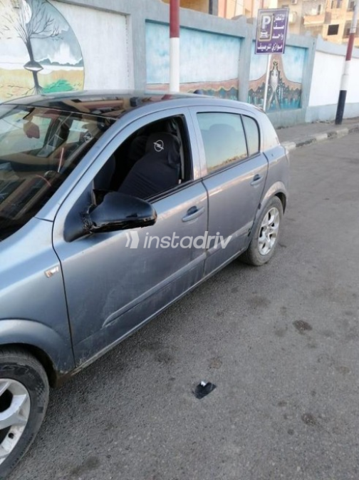 Opel Astra 2007 Silver Automatic Used for Sale in Sharqia - 1