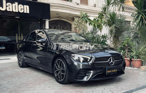 Mercedes E 200 2022 Black Automatic Used for Sale in Cairo - 2