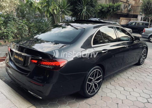 Mercedes E 200 2022 Black Automatic Used for Sale in Cairo - 3