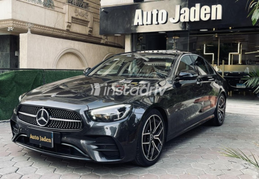 Mercedes E 200 2022 Black Automatic Used for Sale in Cairo - 4