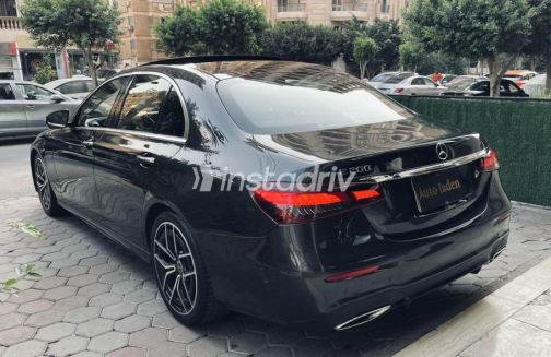 Mercedes E 200 2022 Black Automatic Used for Sale in Cairo - 5