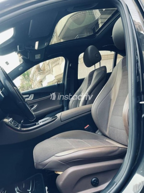Mercedes E 200 2022 Black Automatic Used for Sale in Cairo - 6