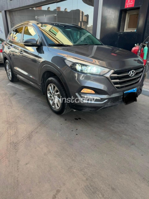 Hyundai Tucson 2017 Dark Gray Automatic Used for Sale in Greater Cairo ( Cairo + Giza) - 4