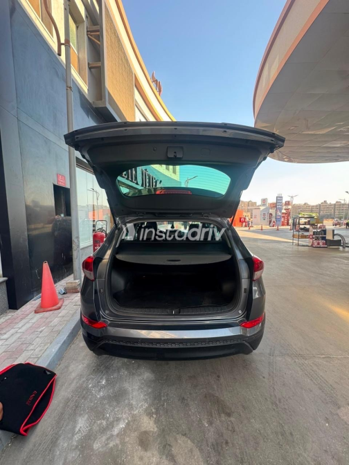 Hyundai Tucson 2017 Dark Gray Automatic Used for Sale in Greater Cairo ( Cairo + Giza) - 8