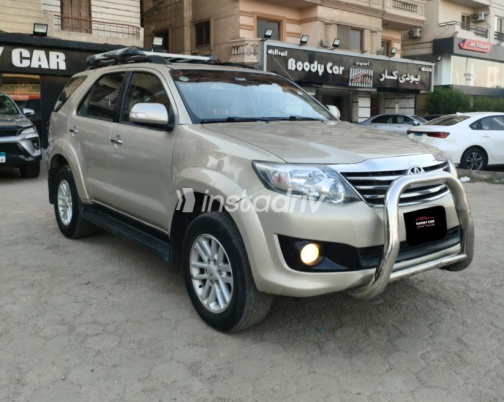 Toyota Fortuner 2013 Gold Automatic Used for Sale in Maadi - 10