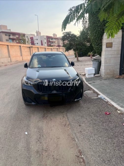 بي ام دبليو X1 2023 أسود أوتوماتيك مستعملة للبيع في القاهرة الكبرى ( القاهرة - الجيزة) - 4