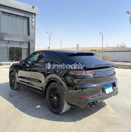 Porsche Cayenne 2022 Black Automatic Used for Sale in Cairo - 4