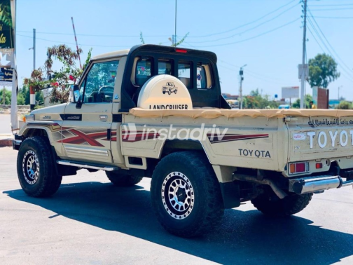 Toyota Land Cruiser 70 1986 Beige Manual Used for Sale in Tanta - 4
