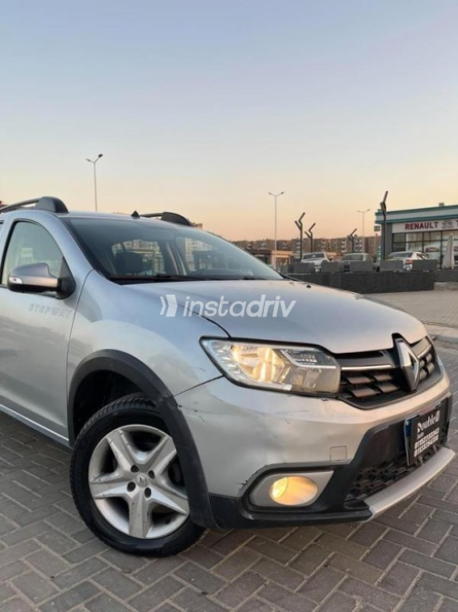 Renault Sandero Step Way 2022 Silver Automatic Used for Sale in Nasr city - 2