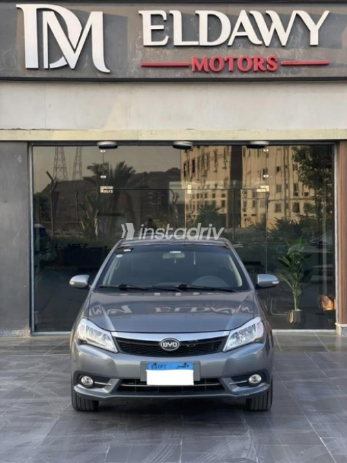 بى واى دى‬ F3 2025 رمادي يدوي مستعملة للبيع في القطامية - 1