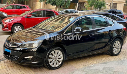 Opel Astra 2017 Black Automatic Used for Sale in Heliopolis - 4