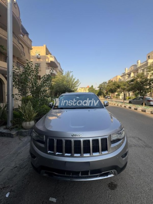 Jeep Grand Cherokee 2015 Silver Automatic Used for Sale in Cairo - 2