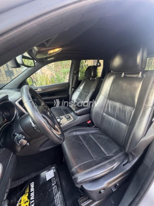 Jeep Grand Cherokee 2015 Silver Automatic Used for Sale in Cairo - 5