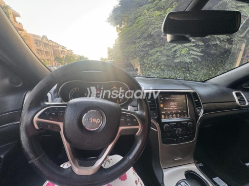 Jeep Grand Cherokee 2015 Silver Automatic Used for Sale in Cairo - 7