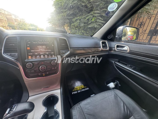 Jeep Grand Cherokee 2015 Silver Automatic Used for Sale in Cairo - 8