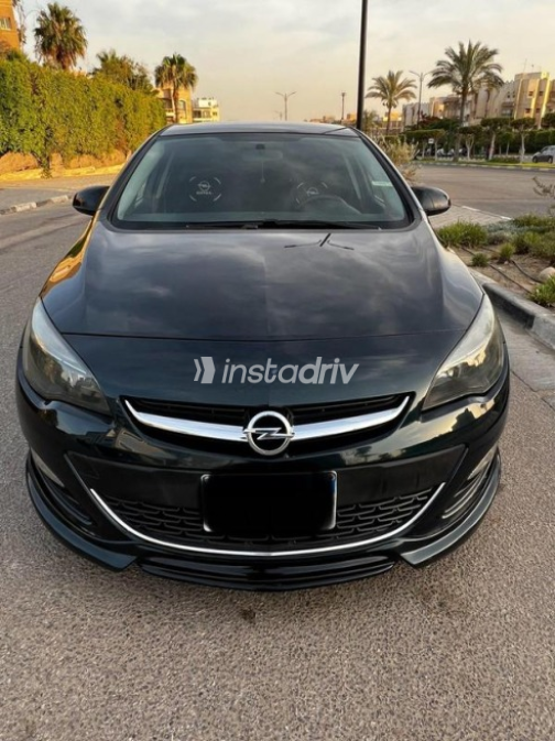 Opel Astra 2020 Green Automatic Used for Sale in Sheikh Zayed City - 1