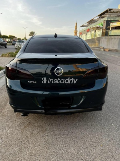Opel Astra 2020 Green Automatic Used for Sale in Sheikh Zayed City - 2
