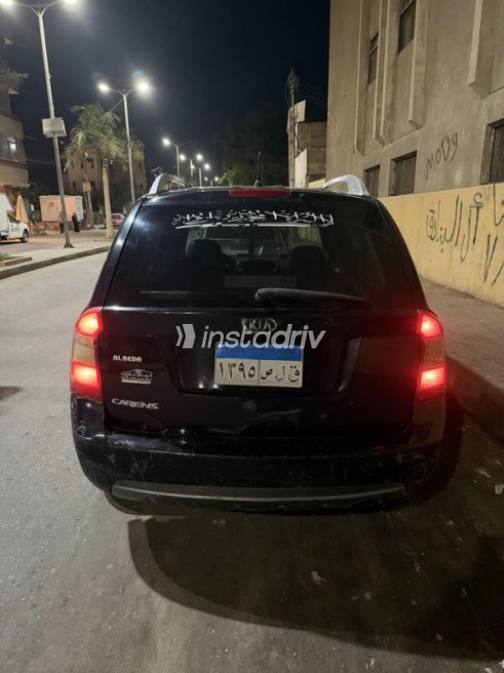 Kia Carens 2011 Black Manual Used for Sale in Banha - 2
