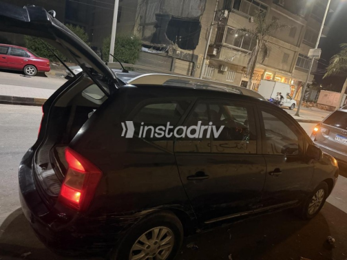 Kia Carens 2011 Black Manual Used for Sale in Banha - 4