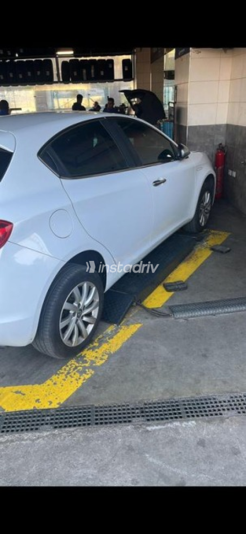 Alfa Romeo Giulietta 2020 White Automatic Used for Sale in Sheikh Zayed City - 3