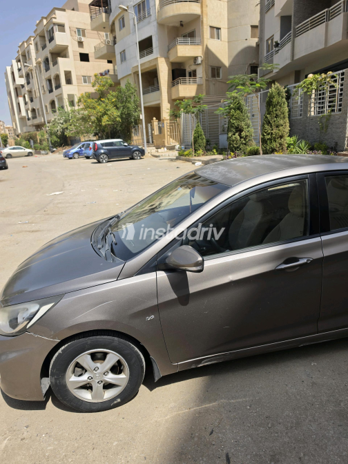 Hyundai Accent RB 2012 Bronze Automatic Used for Sale in Greater Cairo ( Cairo + Giza) - 3