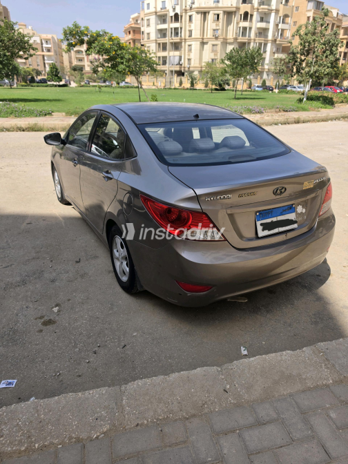 Hyundai Accent RB 2012 Bronze Automatic Used for Sale in Greater Cairo ( Cairo + Giza) - 10