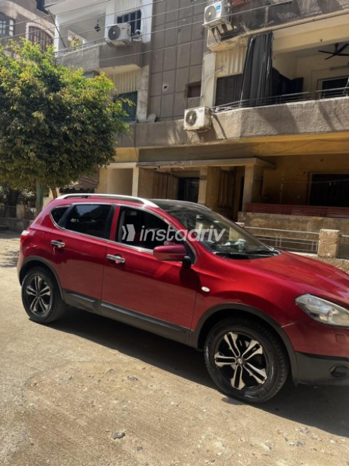 Nissan Qashqai 2013 Dark Red Automatic Used for Sale in Heliopolis - 2