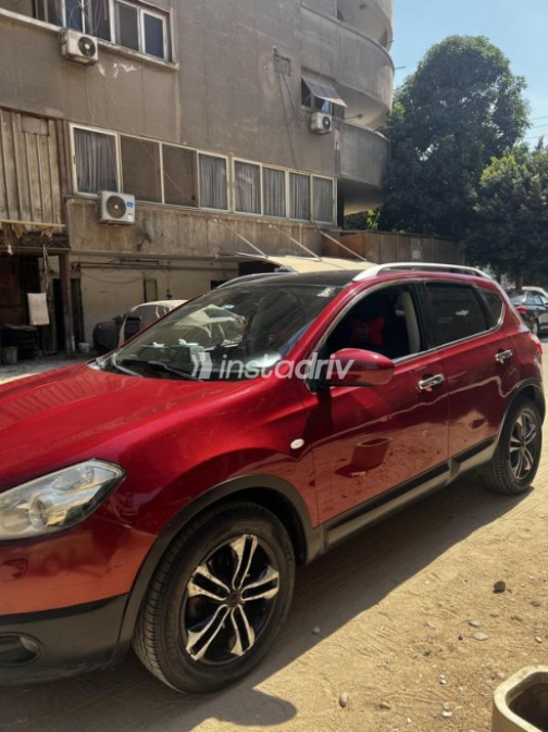Nissan Qashqai 2013 Dark Red Automatic Used for Sale in Heliopolis - 3