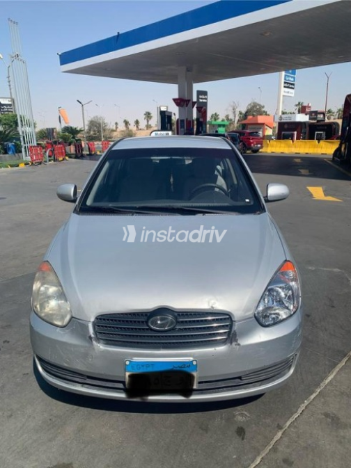 Hyundai Accent 2011 Gold Manual Used for Sale in Hadayeq El Zeitoun - 1