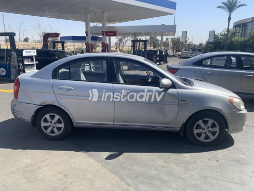 Hyundai Accent 2011 Gold Manual Used for Sale in Hadayeq El Zeitoun - 2