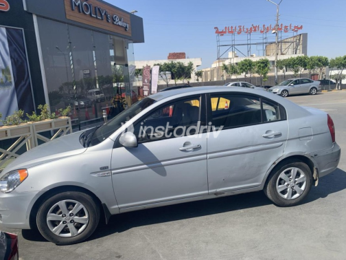 Hyundai Accent 2011 Gold Manual Used for Sale in Hadayeq El Zeitoun - 3