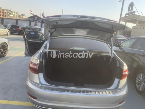Volkswagen Jetta 2019 Silver Automatic Used for Sale in Cairo - 2