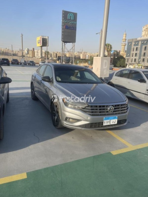 Volkswagen Jetta 2019 Silver Automatic Used for Sale in Cairo - 6