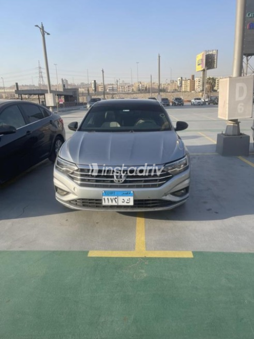 Volkswagen Jetta 2019 Silver Automatic Used for Sale in Cairo - 7