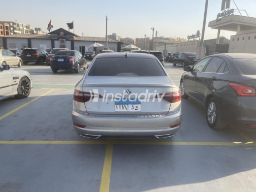 Volkswagen Jetta 2019 Silver Automatic Used for Sale in Cairo - 10