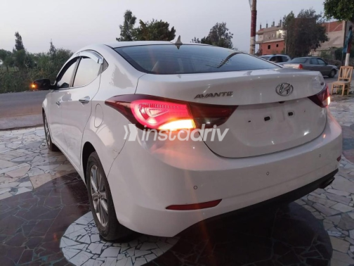Hyundai Avante 2014 White Automatic Used for Sale in Mansoura - 10