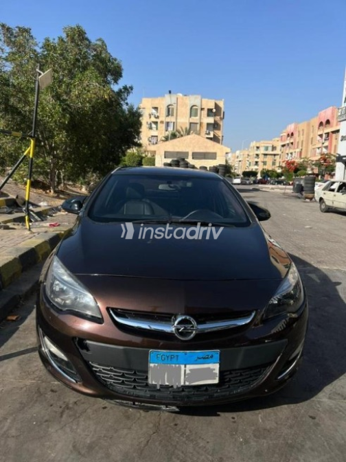 Opel Astra 2016 Eggplant Automatic Used for Sale in Sheikh Zayed City - 1
