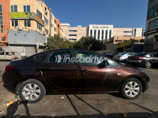 Opel Astra 2016 Eggplant Automatic Used for Sale in Sheikh Zayed City - 2